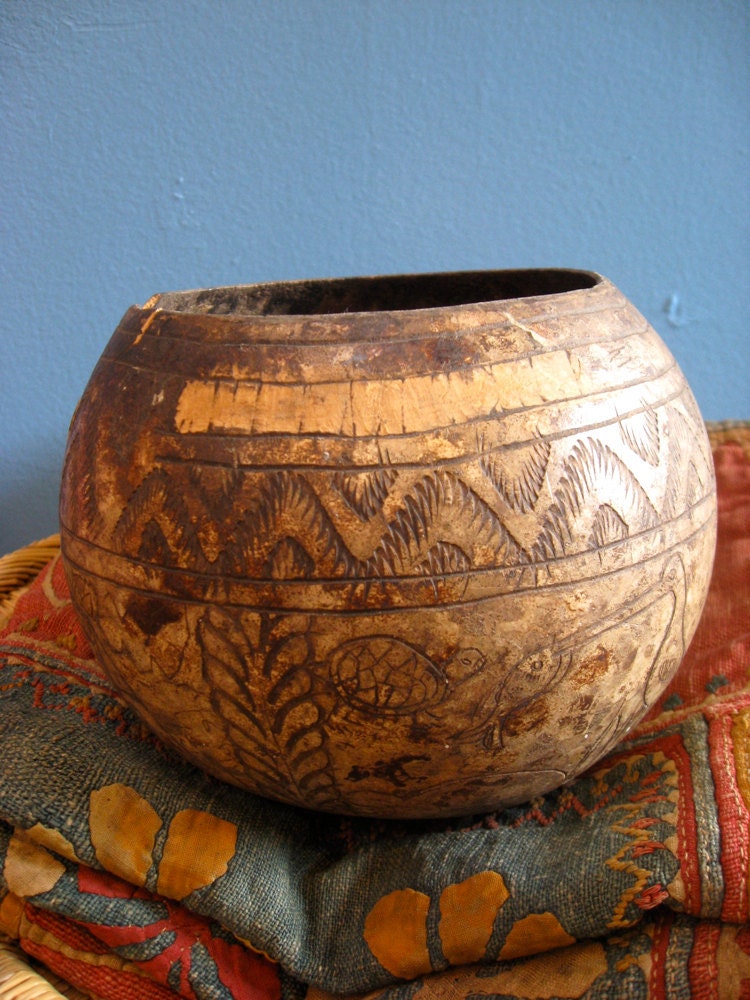 Rare Antique Gourd Bowl from Huancayo, Peru - vintage from 1920s