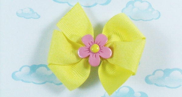 Hair Bow 3 in. Yellow pinwheel hair bow with pink resin flower