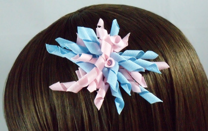 Korker bow Light pink and Light blue curly bow/pom pom bow