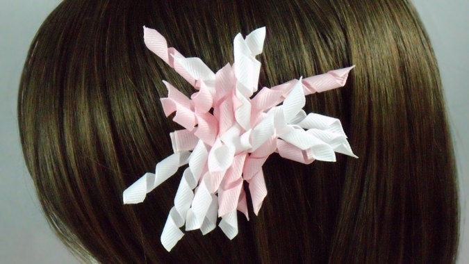 Korker bow White and pink curly/pom pom bow
