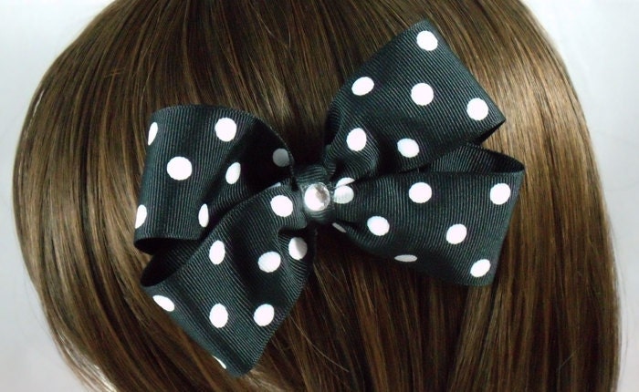 Hair bow 5 in. Black pokla dot hair bow with gem center