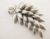 vintage 1950s silver grape brooch. WHITE TABLE GRAPES.