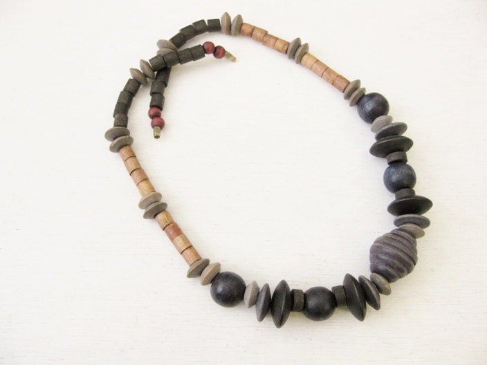 Tribal wooden necklace. WOODSY HUES.