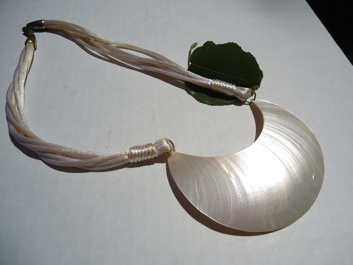 Vintage Shell bib necklace 1980s