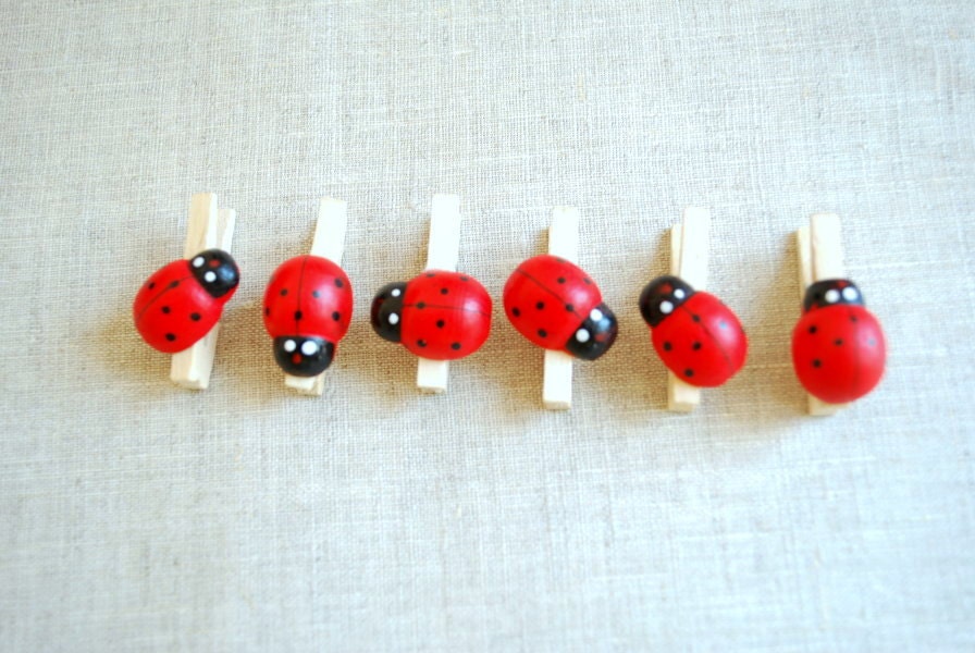 Cute ladybugs-Mini clothespins-Wood-Wedding,birthday,gift,decoration,skrapbook-Set of six (6)