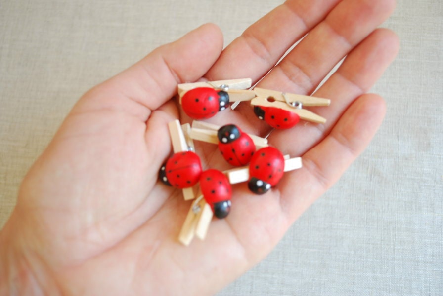 Cute ladybugs-Mini clothespins-Wood-Wedding,birthday,gift,decoration,skrapbook-Set of six (6)