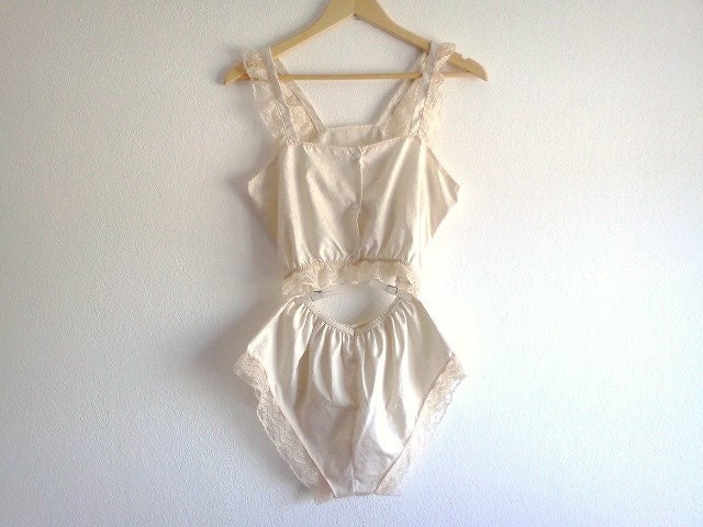 Vintage 1950s Lingerie Beige with Beautiful Lace