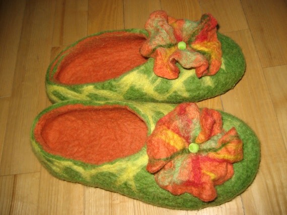 Felted ladies flower brooch slippers, wool, emerald green orange yellow purple black red pink, custom order. St. Patrick's Easter gift