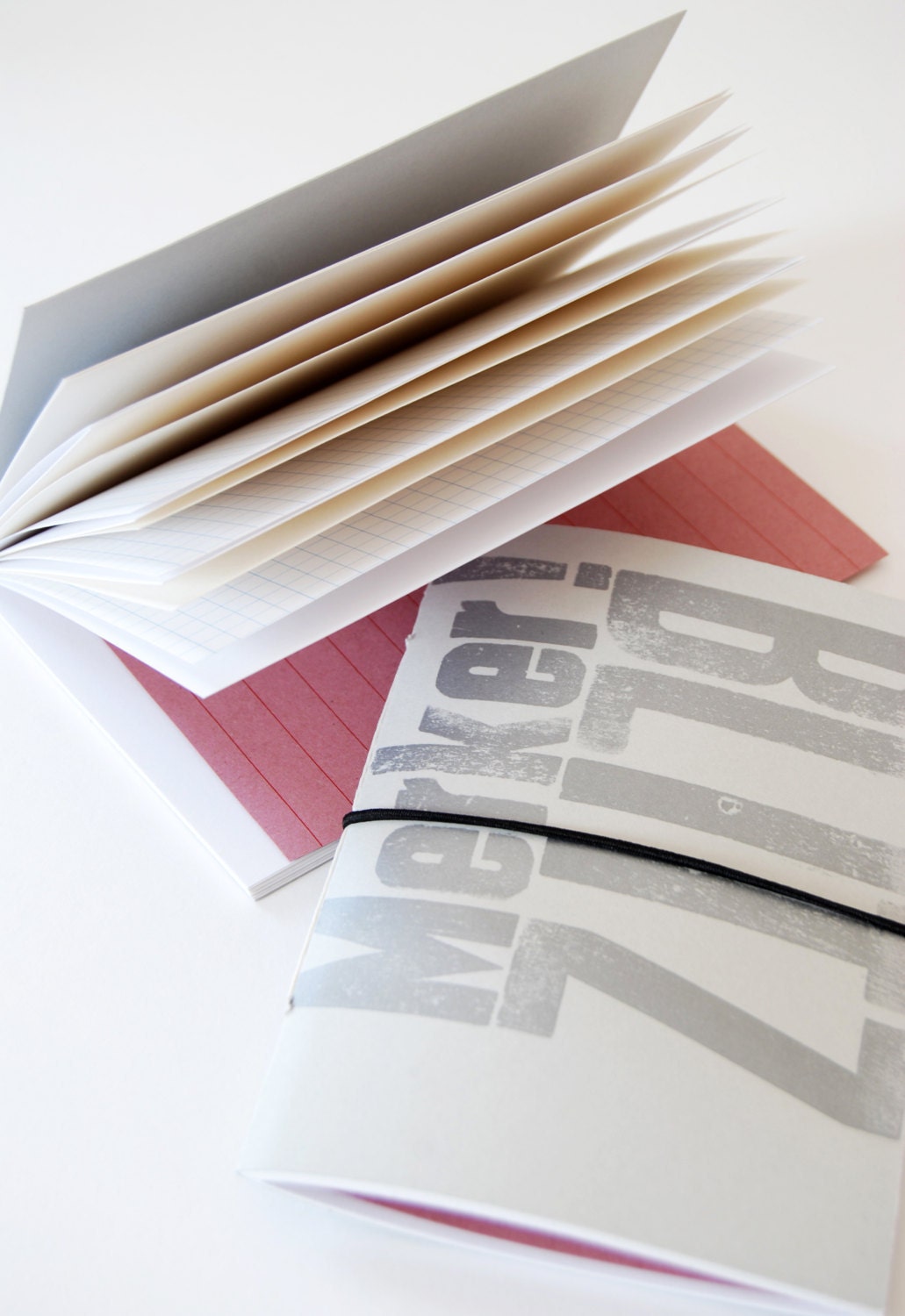 Notizheft-Set "BLITZMERKER" mit Kofferanhänger, Provianttüte - DIN A6, 40 Seiten verschiedene Papiere, handbedruckt, Reise-Set, Letterpress