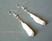 Wedding Pearl Earrings, Ivory Pearl, Drop Dangle Earrings, Bridal Biwa Pearl Silver tone Earrings, Free Shipping to EU, US, CAN