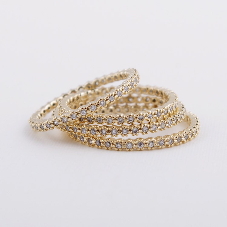 Single Golden Diamante Band Ring