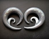Moonwind 00g Metallic Silver Spiral Polymer Clay Plugs