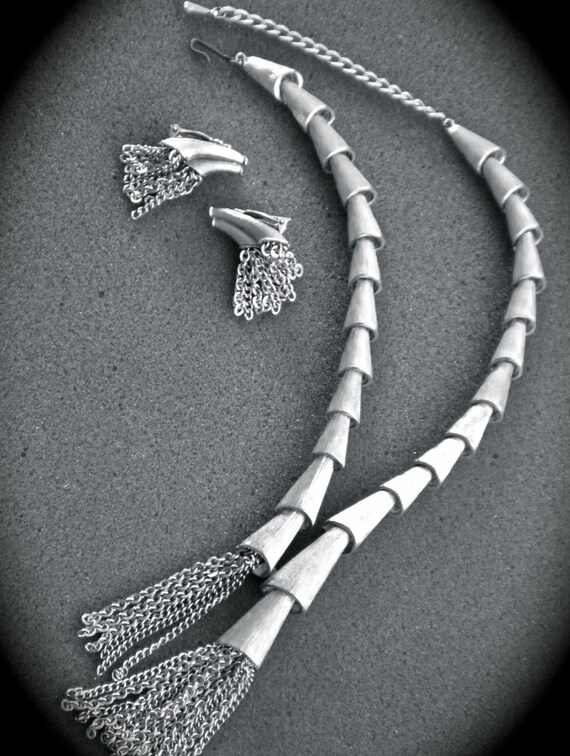 Vintage MODERNIST Textured Cone Links & multi Chains NECKLACE and EARRINGS Set