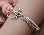 scissors bracelet,retro silver big scissors pendant bracelet,alloy bracelet---B084
