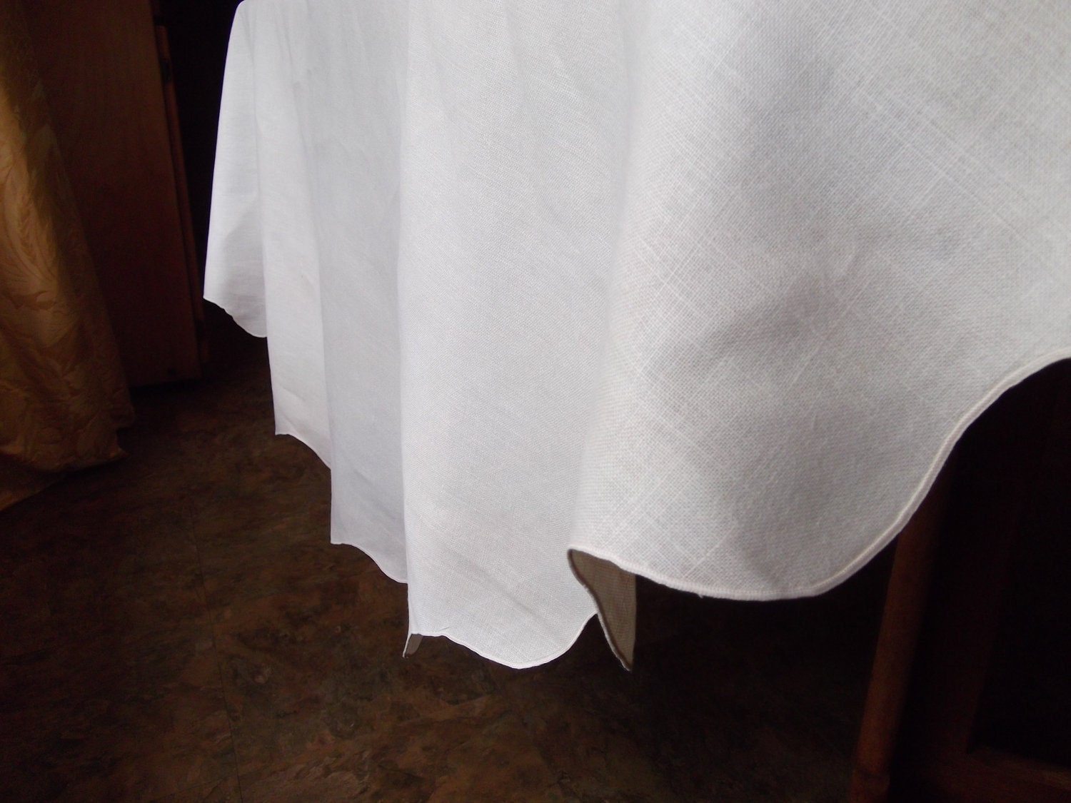 Linen Scalloped Tablecloth