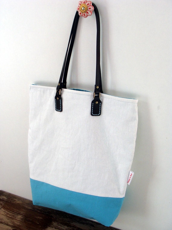 Leather straps tote: light blue and white