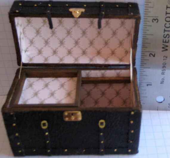 Flat Top Trunk, 1 inch scale