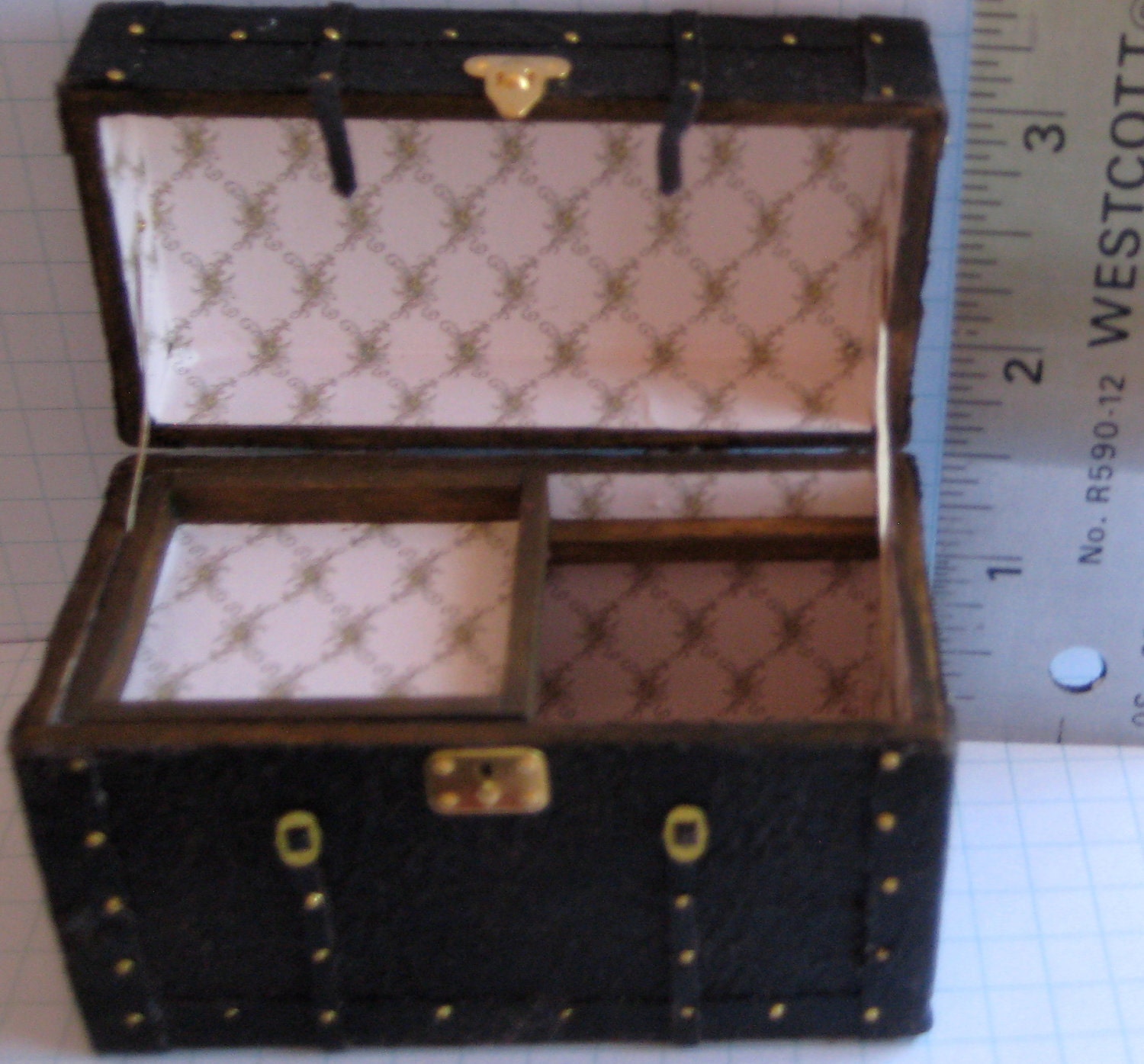Flat Top Trunk, 1 inch scale