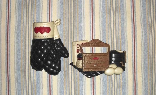 Pair of vintage, shabby chic, country, cottage, 1992, Burwood, oven mitt, recipe box, and cook book, hanging wall pockets/planter plaques.