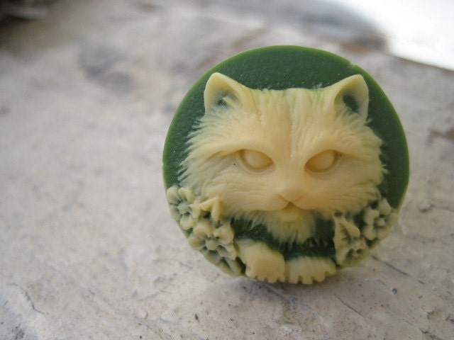 Cat Head Cameo Ring Resin Olive Cream Kawaii