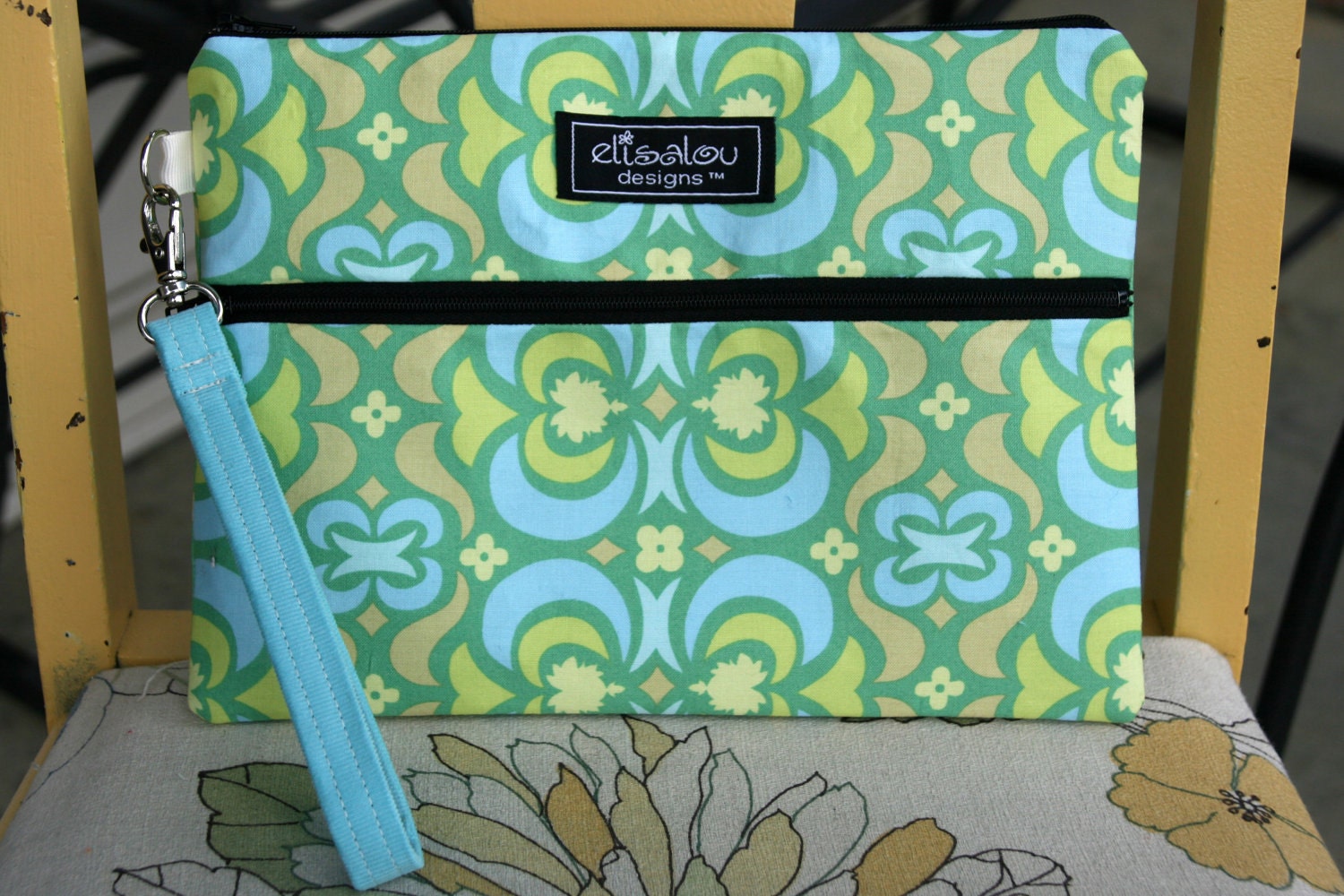 Kindle / iPad Mini / Nook / e-Reader / Wristlet / Padded Pouch / Bag- Garden Maze Blue