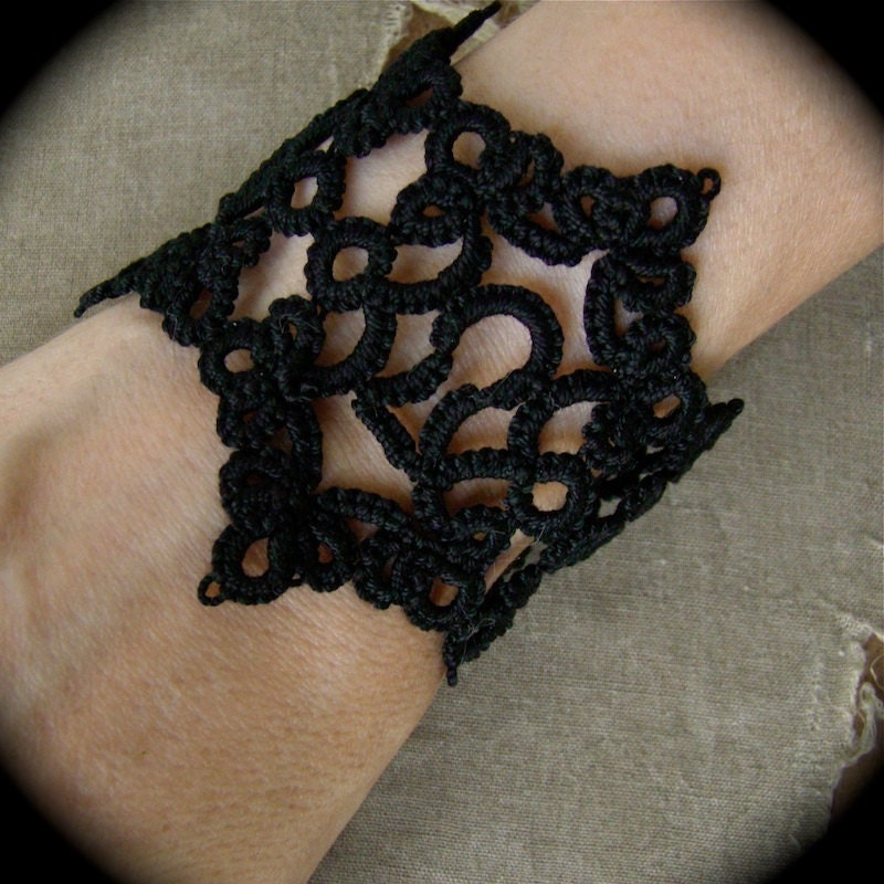 Tatted Lace Key Hole Bracelet - Escutcheon