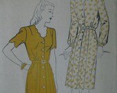 New York 809, 1940s dress with scalloped details