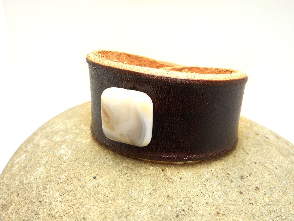 Women's Brown Leather Wristband with White Agate Bead