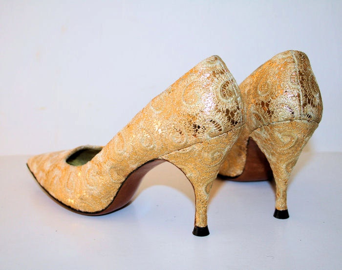 Stunning 50's NOS Gold Lace Brocade Stilettos size 6.5AA