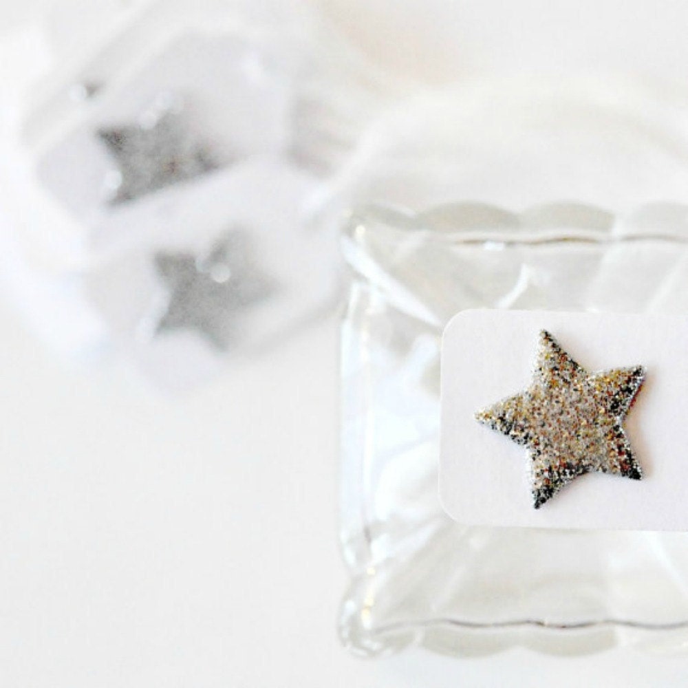 12 Silver Sparkle Glitter Star Mini Tags Threaded White - 3girlsandagoat