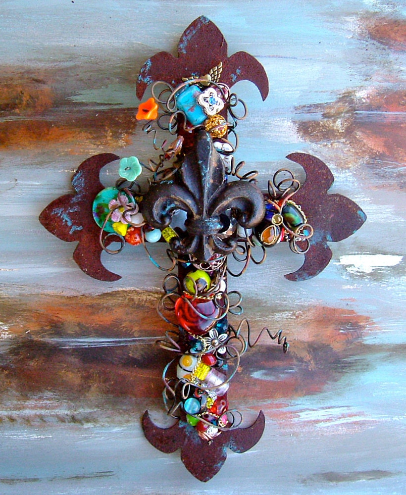 Fleur-de-lis Wall Cross Rusty Beaded Wire Wrapped