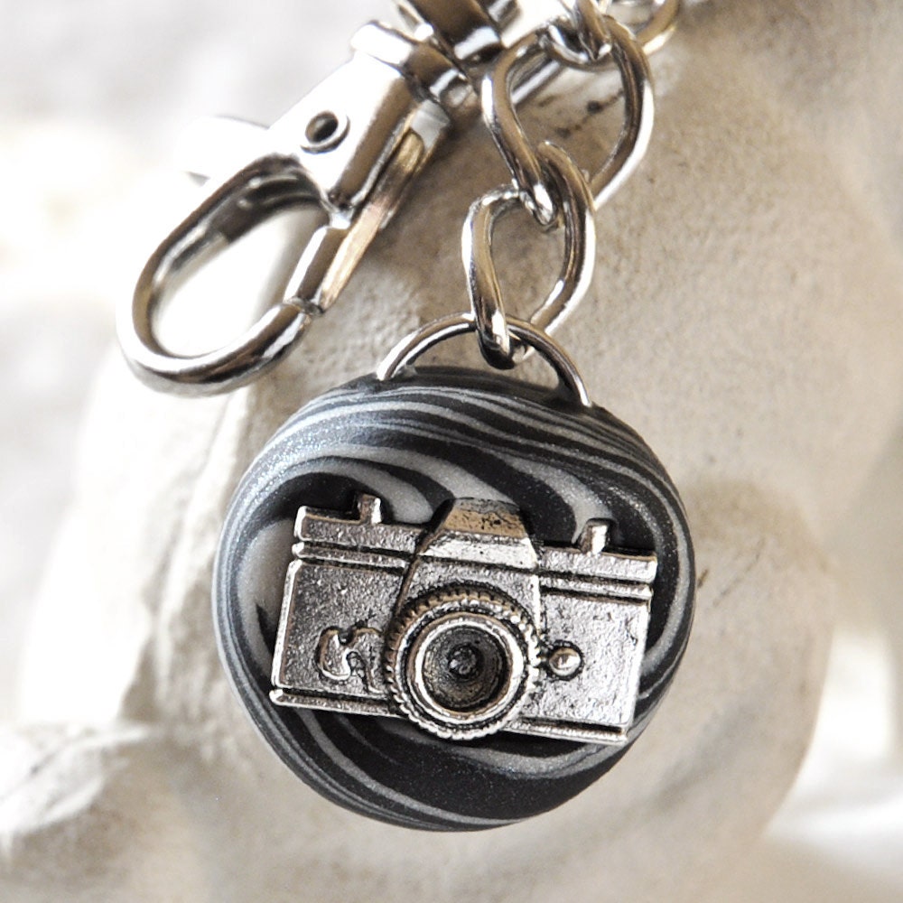 Camera Key Chain Geekery Gift Idea for Men, Women, Teens, Bag Charm for Kids in Black and White