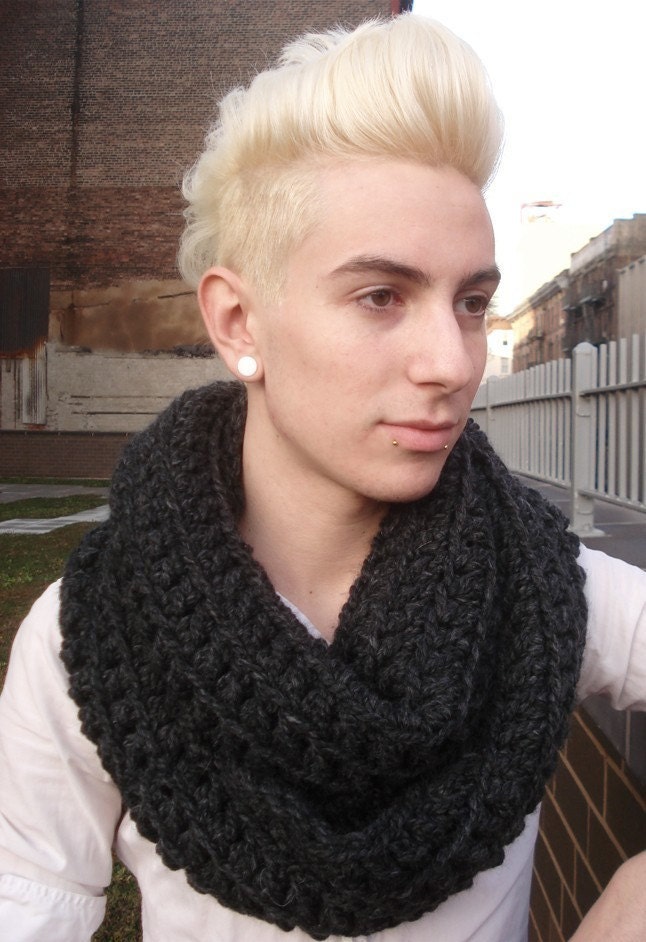 Rhode Island Loop Scarf in Charcoal