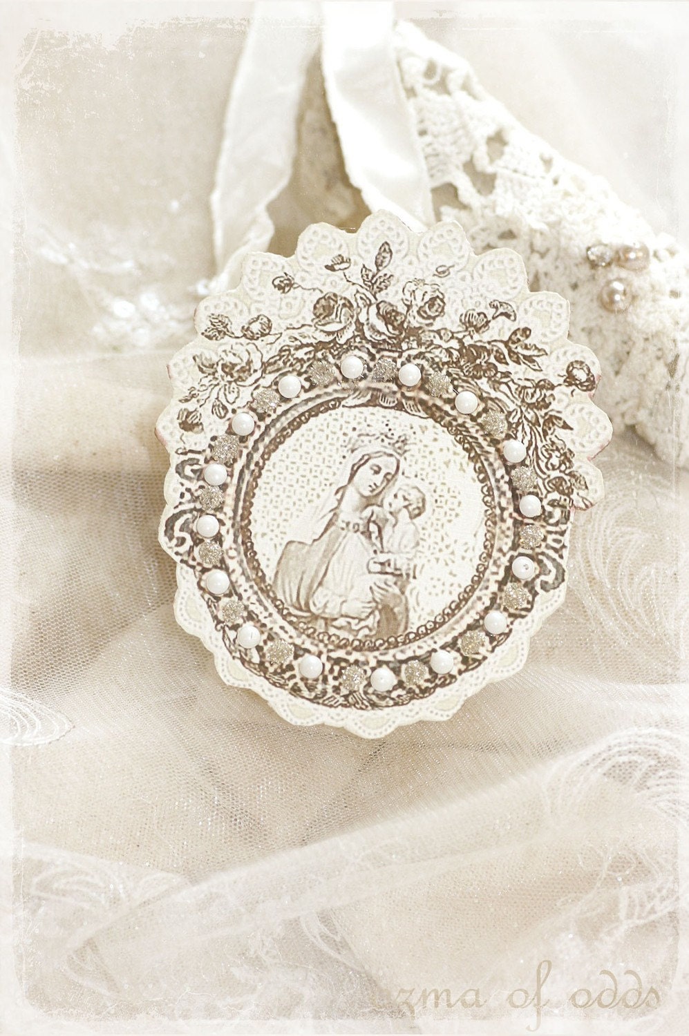 precious moments - a paper reliquary locket