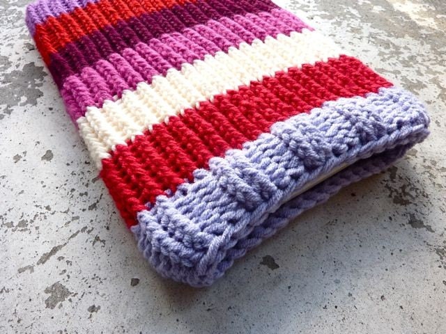Knitted macbook or laptop sleeve Love is in the air - Red Lila Pink Purple White
