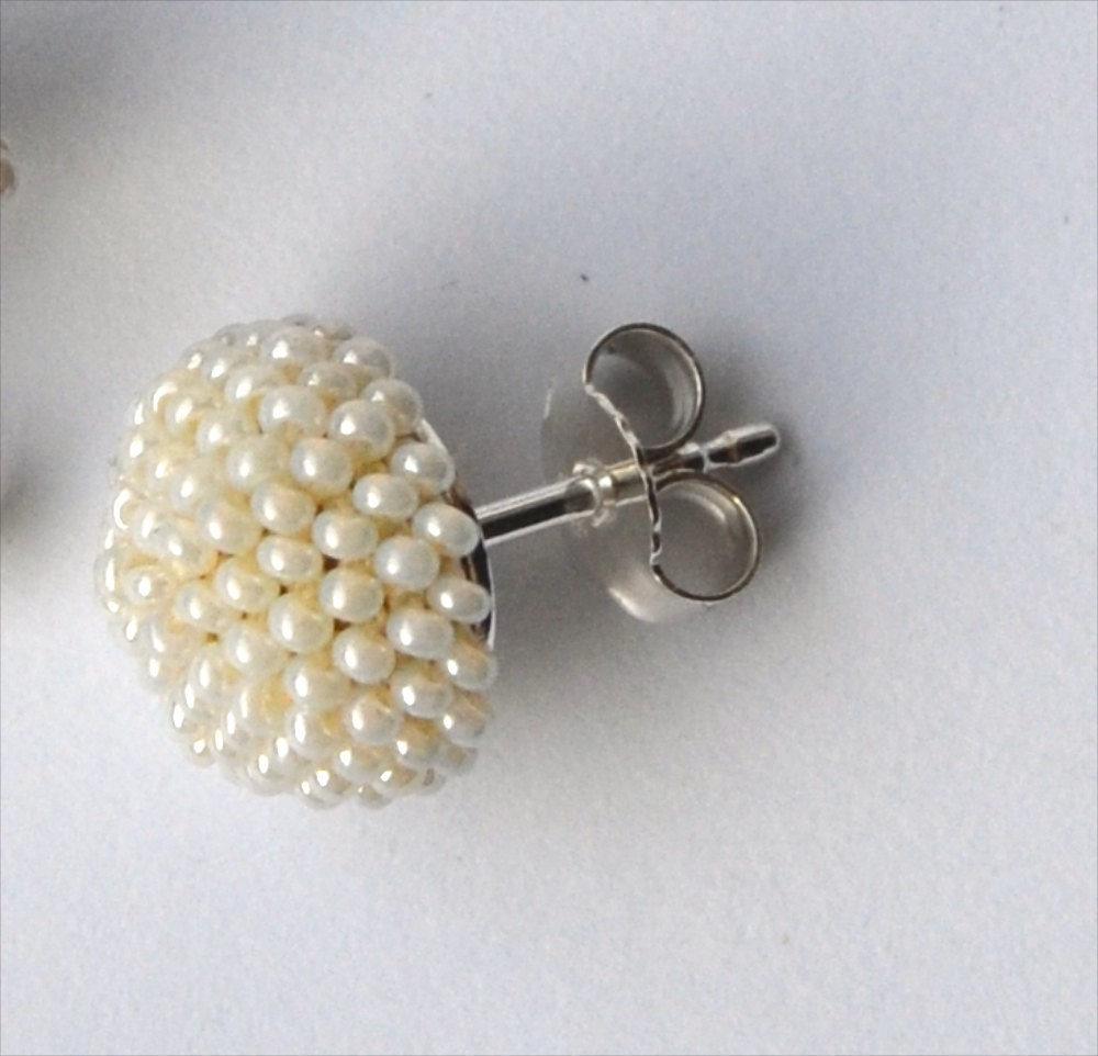 Pearly earstuds  bead crochet