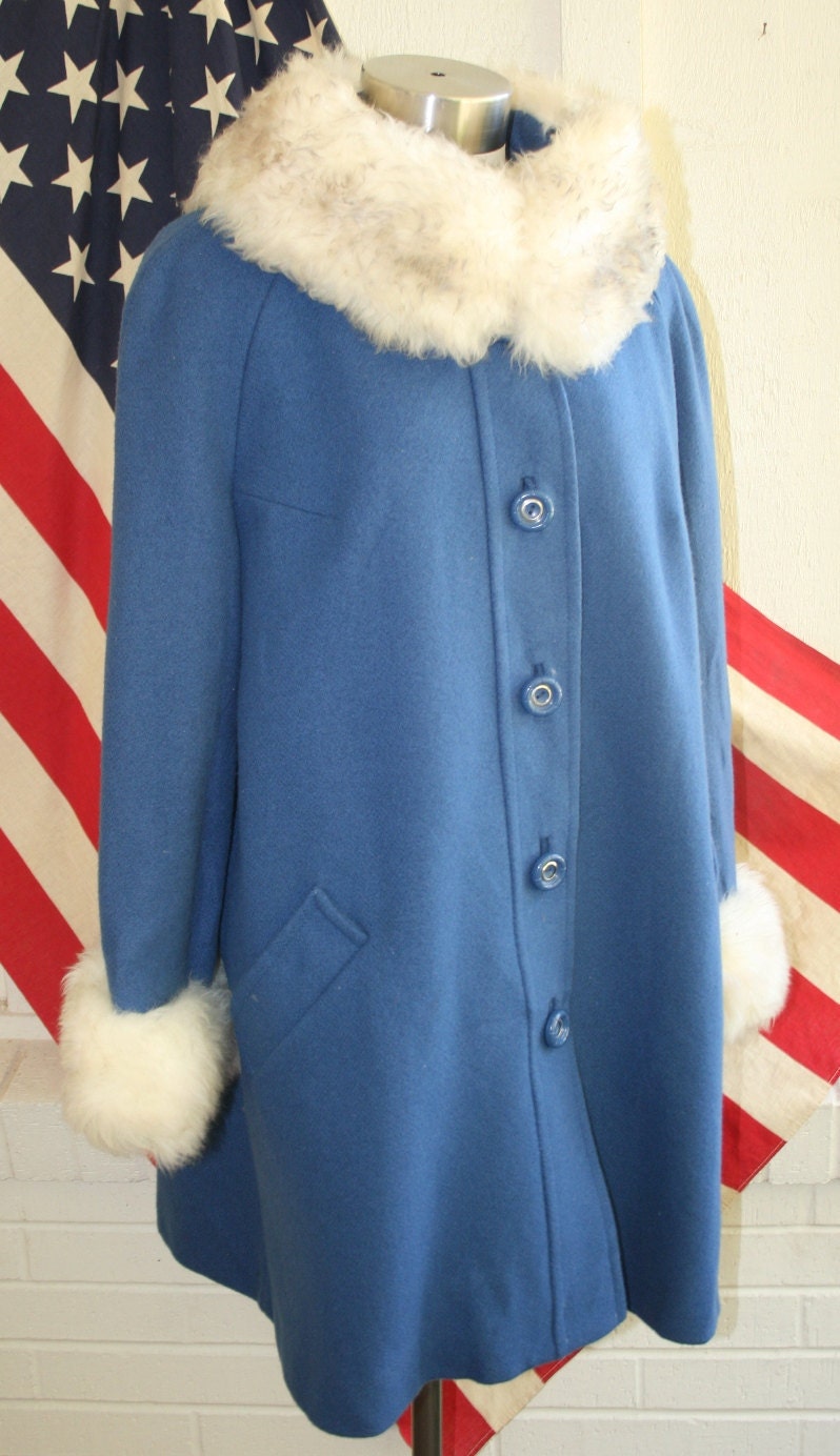 Social Networker  - 1960's Coat Trimmed in Faux Fur - Mid Century Modern