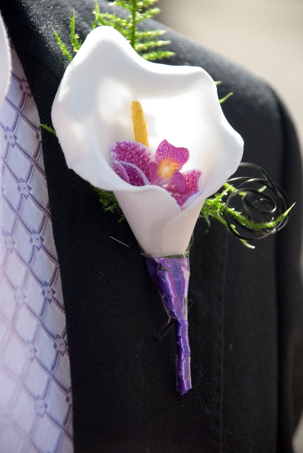 Calla lily buttonhole boutonnière brooch grooms mens wedding