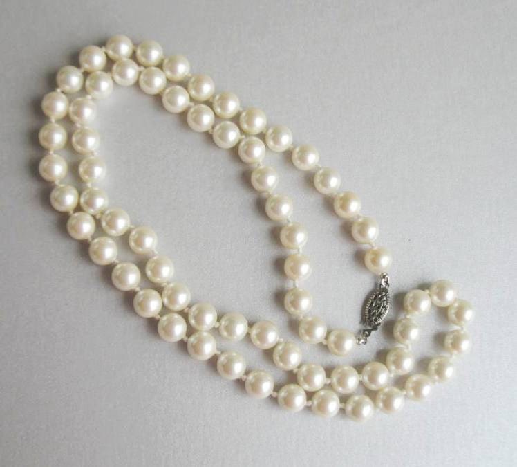 Pretty faux pearls Necklace Sterling clasp Vintage