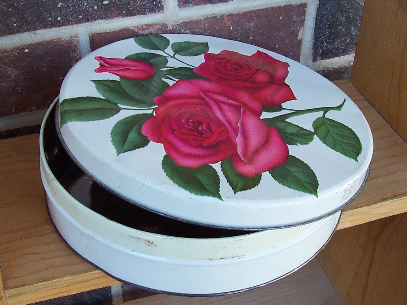Vintage Roses Tin Round Chicago Mrs Stevens