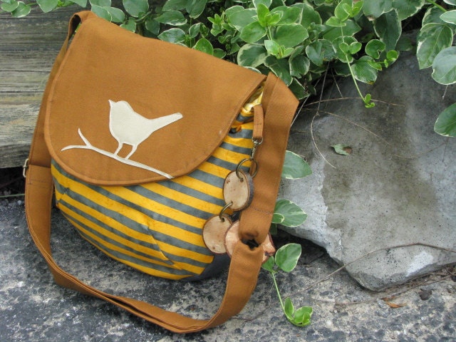 Beach Bird purse /shoulder bag / tote /handbag / yellow and gray /adjustable strap, key chain / 7 pockets
