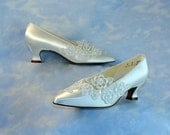 Wedding Shoes Vintage Inspired Retro 80s Pumps Size 9 M  Elegant  French Heel // White Satin  Lace Floral Trim with Pearls