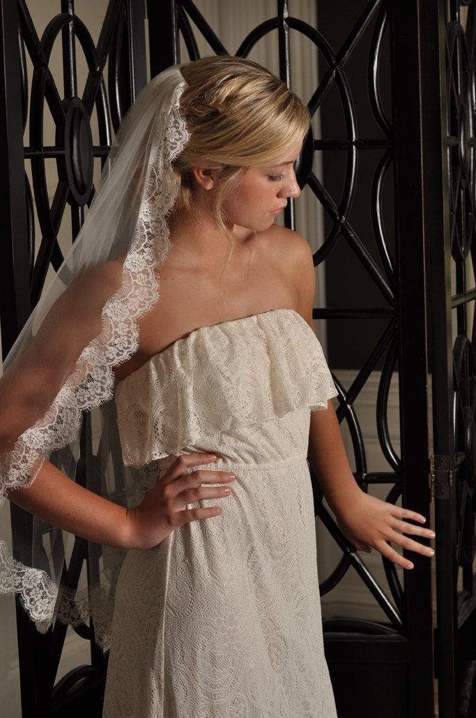 Ivory Lace Veil - Chantilly Lace Edge Wedding Veil, Fingertip Length, French Lace