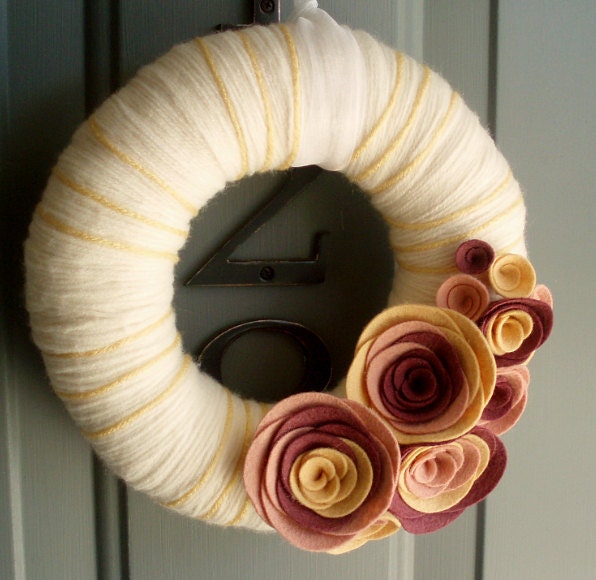 Yarn Wreath Felt Handmade Door Decoration - Berries & Cream 8in
