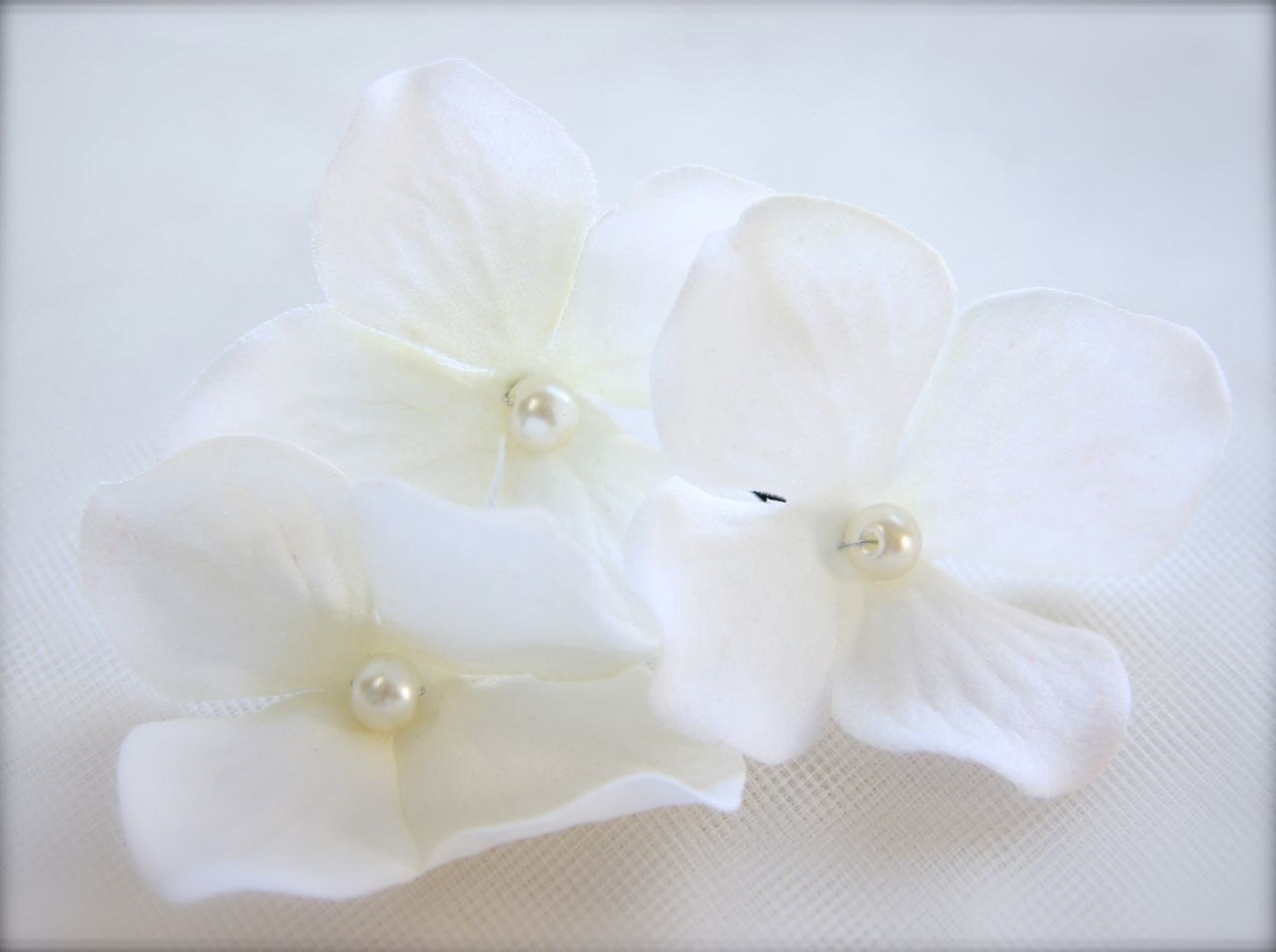 Hydrangea Hair Pins set of 5, White, Ivory Wedding Hair flowers, Bobby Pins with hand wired pearls, Elegant Bridal Pearl Flower