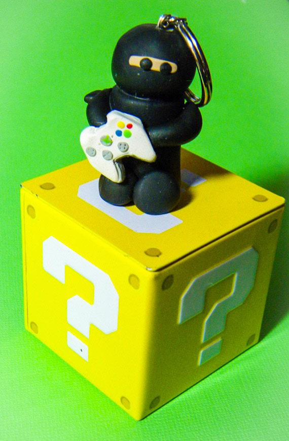 Leet Ninjas Love Gaming - Ninja Holding XBOX 360 Controller Necklace