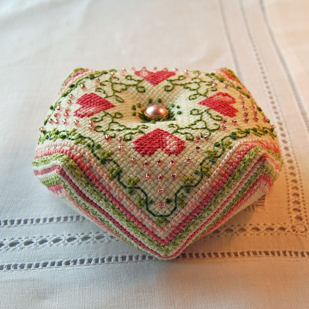 Hearts - biscornu pattern