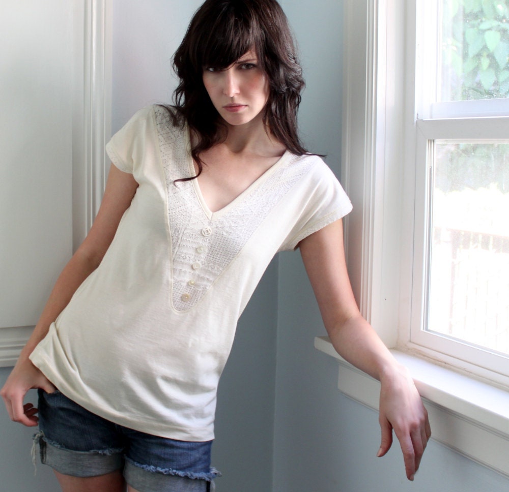 Boho tunic - creamy ivory shirt with deep v-neck, cottage chic style with cap sleeves and buttons - medium