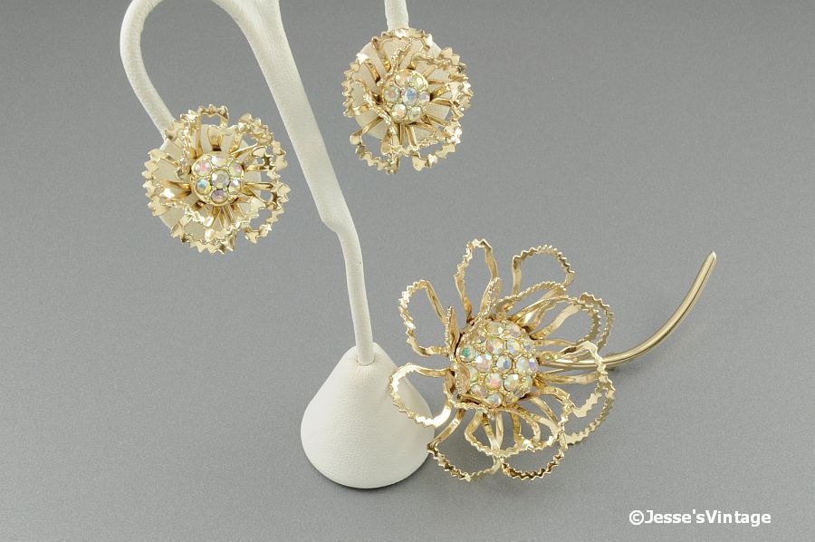 Sarah Coventry Allusion Brooch & Earrings Matched Set 1968