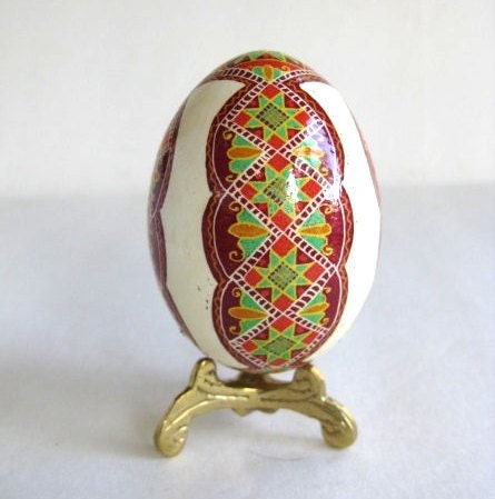 Pysanka with White, Ukrainian Easter egg, hand decorated chicken egg shell